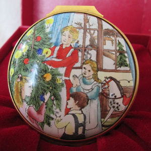 Victorian Family Christmas Enamel Box, Vintage Halcyon Days with Display Box